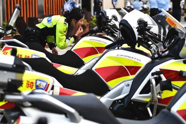 Shams：恩比德將缺席開(kāi)賽前一周的比賽 喬治本周晚些時(shí)候復(fù)查